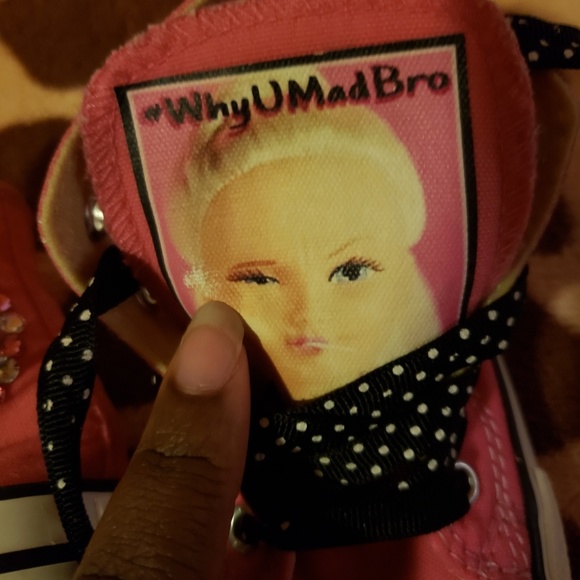 Converse - Picture 2 of 4